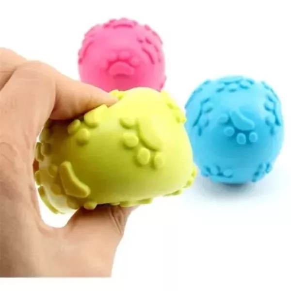 PELOTA DE GOMA TPR RESISTENTE 6CM CON CHIFLE PARA PERROS RP